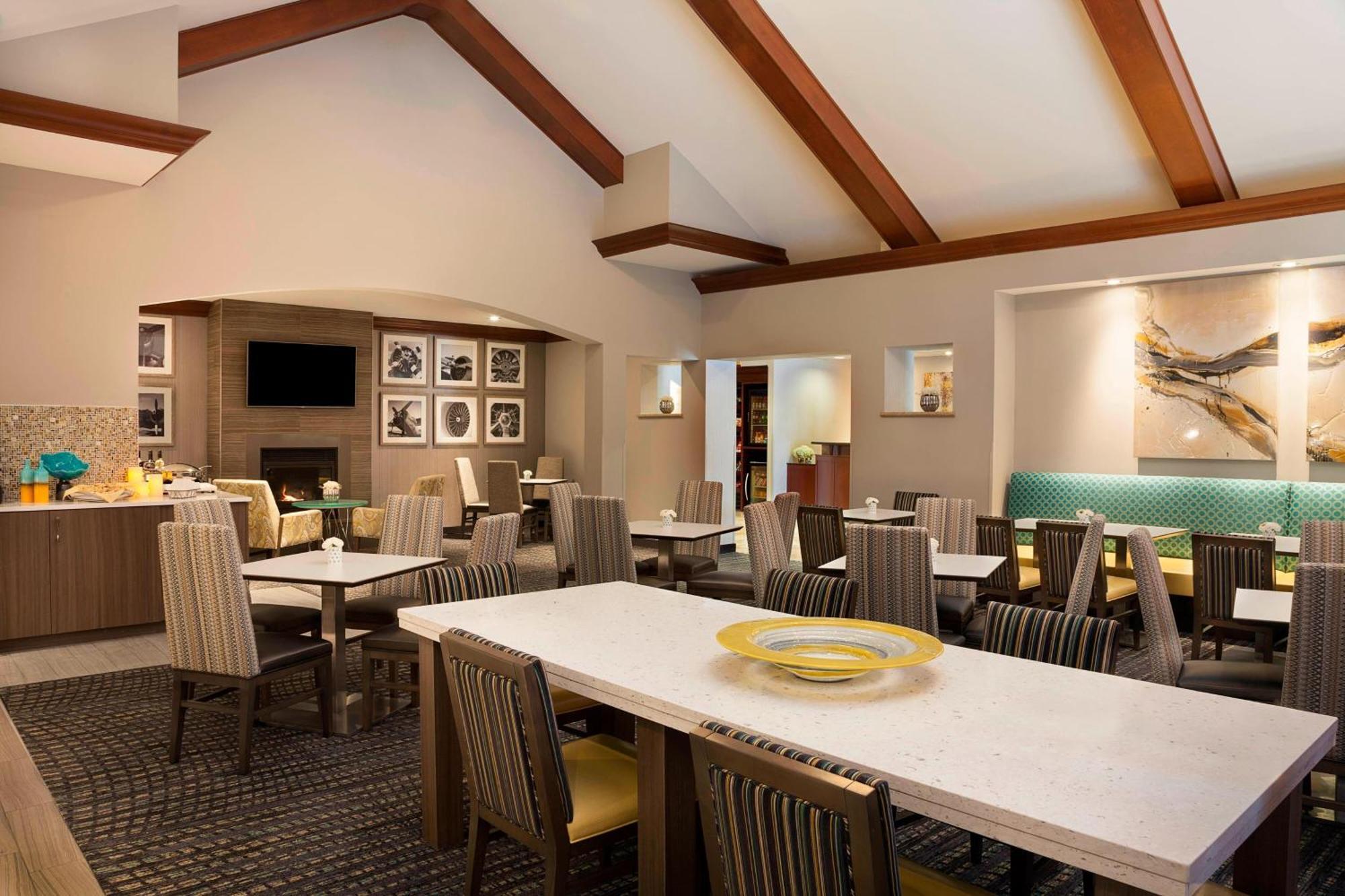 Residence Inn By Marriott Toronto Airport Екстериор снимка