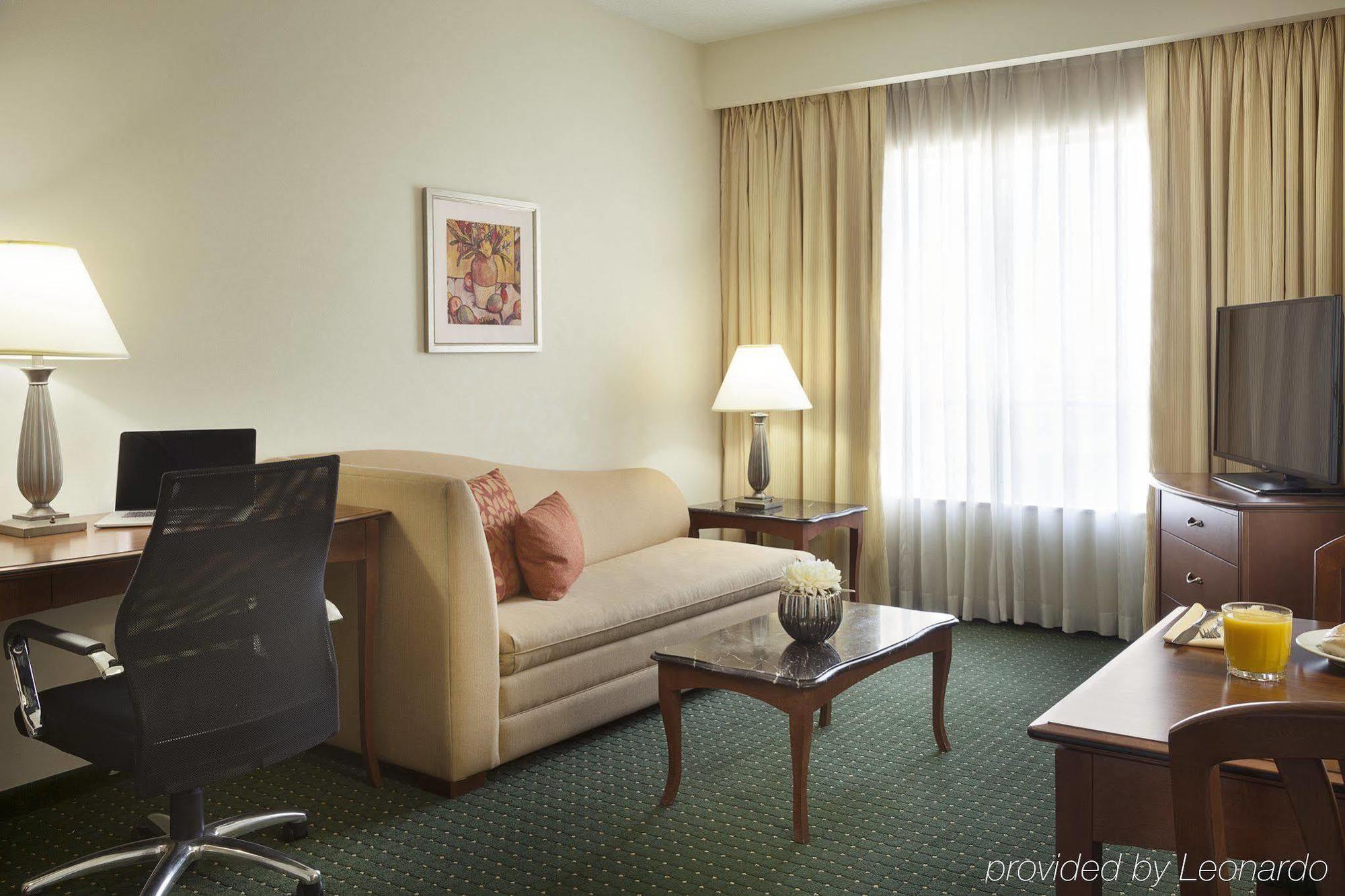 Residence Inn By Marriott Toronto Airport Екстериор снимка