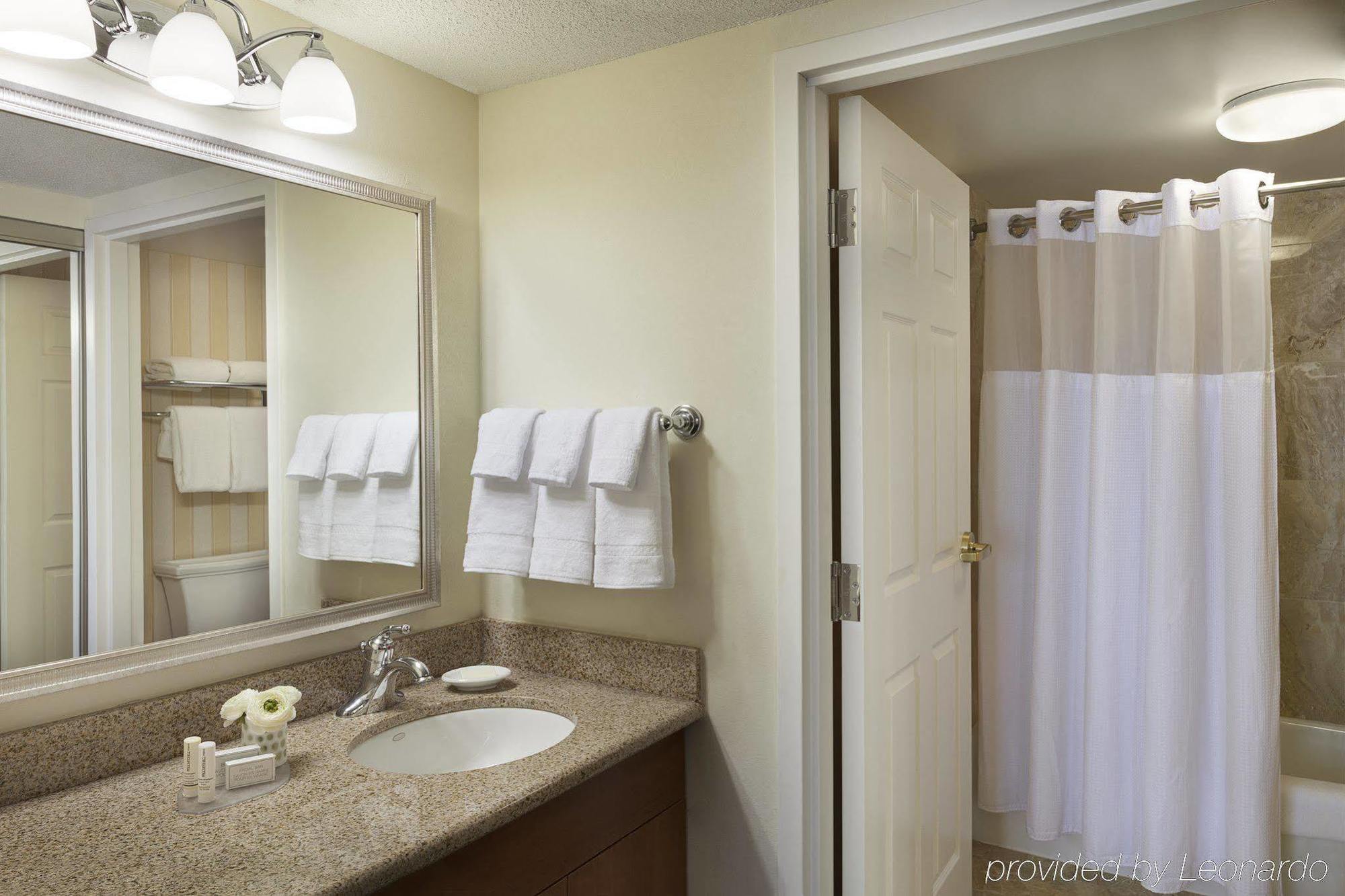 Residence Inn By Marriott Toronto Airport Екстериор снимка